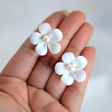 Porcelain White Flower Pop Out Natural Pearl Earrings, Bridal Jewelry, Stud Bridal Earrings, Ceramic Statement Earrings, Bridesmaid Earring.